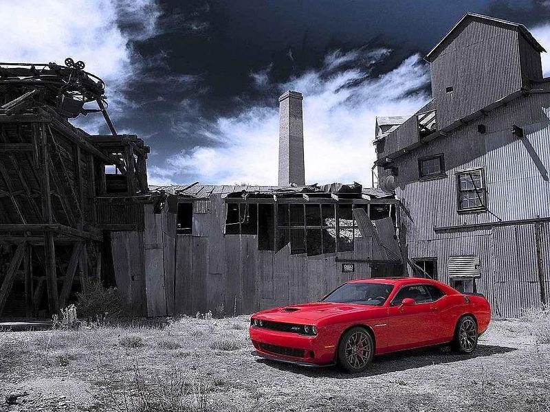 Dodge Challenger SRT Hellcat.