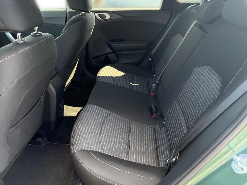 Kia Ceed (2023) TOP 1.5T-GDI 118kW CZ DPH - fotka 8 z 11