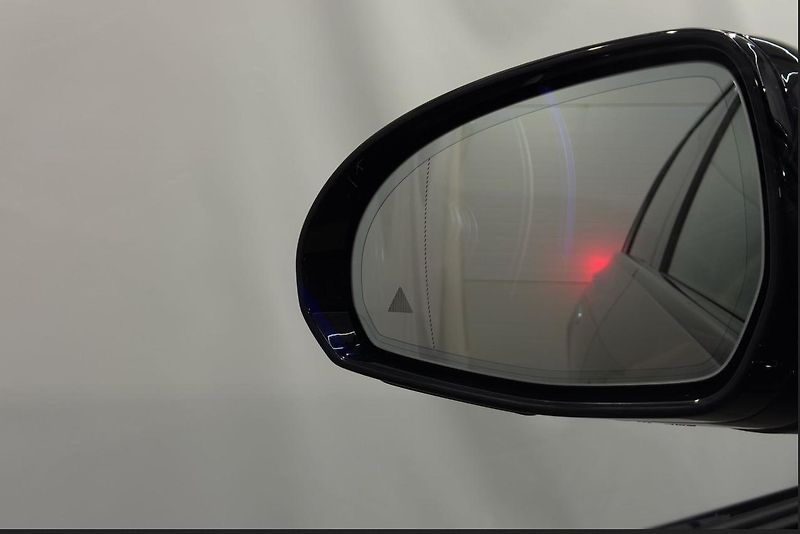 Mercedes-Benz Třídy E 300 e AMG Ambient - fotka 11 z 24