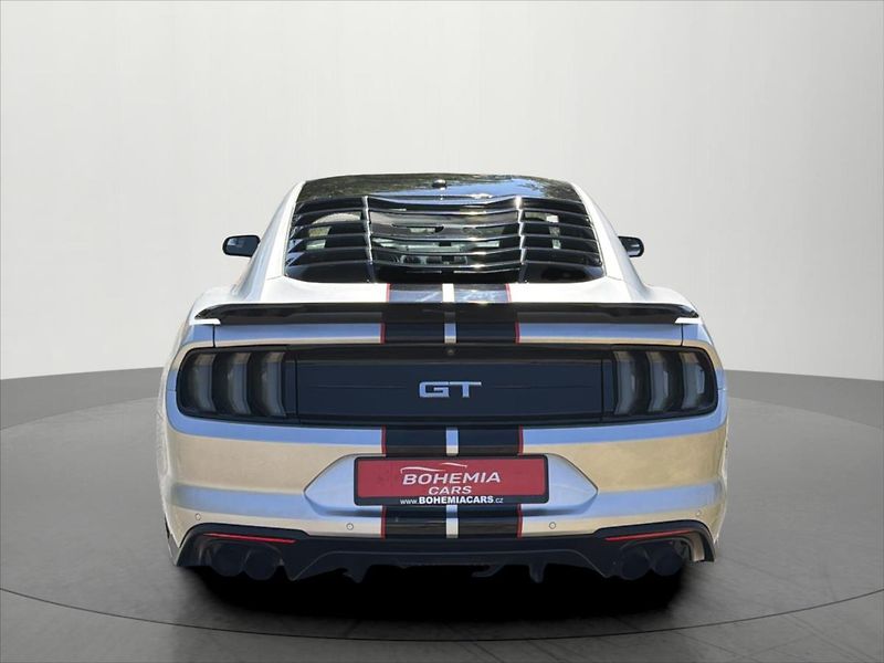 Ford Mustang 5,0 331 Kw GT V8 Automat - fotka 6 z 32