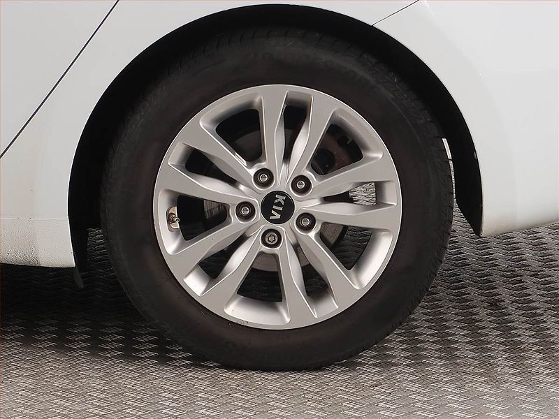 Kia Ceed (2016) 1.6 GDI, Automat, Tempomat - fotka 15 z 19