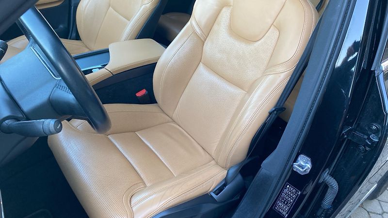 Volvo XC90 INSCRIPTION, B5 AWD, 173+10 kW - fotka 6 z 37