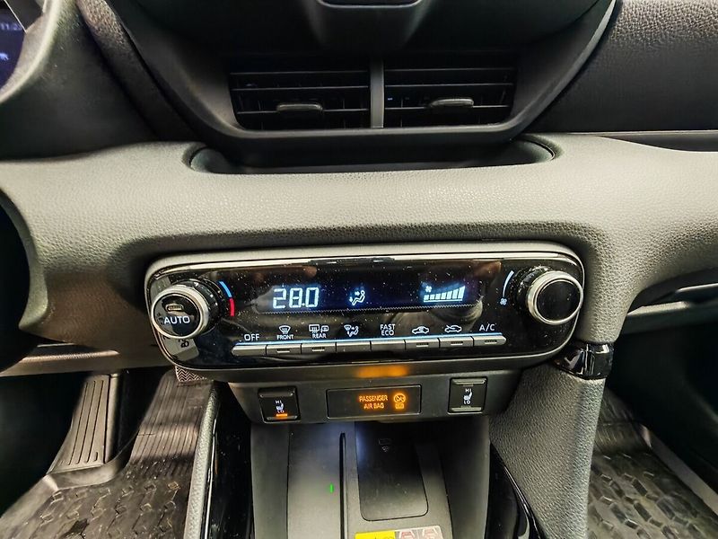 Toyota Yaris 1.5 Hybrid e-CVT Style - fotka 30 z 35