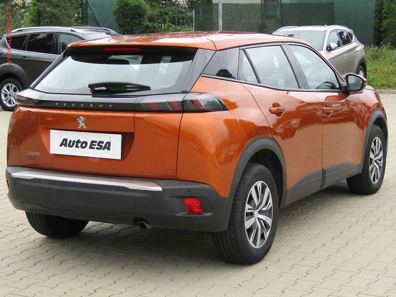 Peugeot 2008 (2020) 1.2PT, AC, servis.kniha - fotka 4 z 14