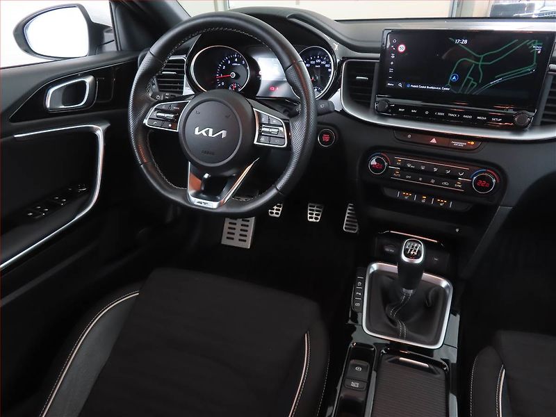 Kia Ceed (2025) GT Line 1.5 T-GDI - fotka 7 z 17