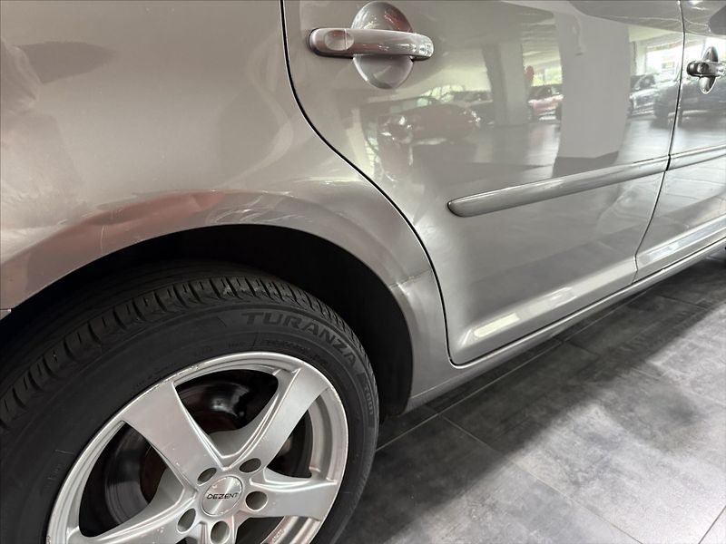 Volkswagen Touran 1,6   TDI 77KW VÝHŘEV TAŽNÉ - fotka 6 z 19