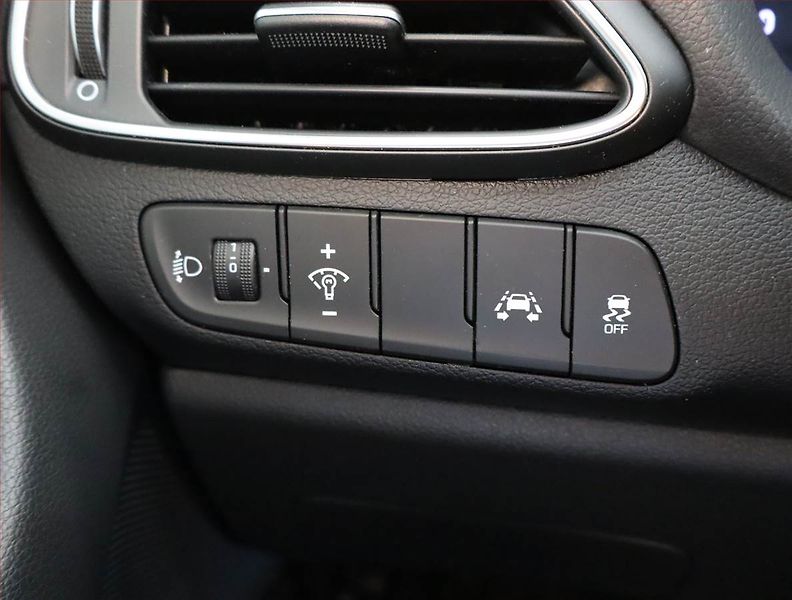 Hyundai i30 (2017) 1.0 T-GDI, Tempomat - fotka 21 z 21