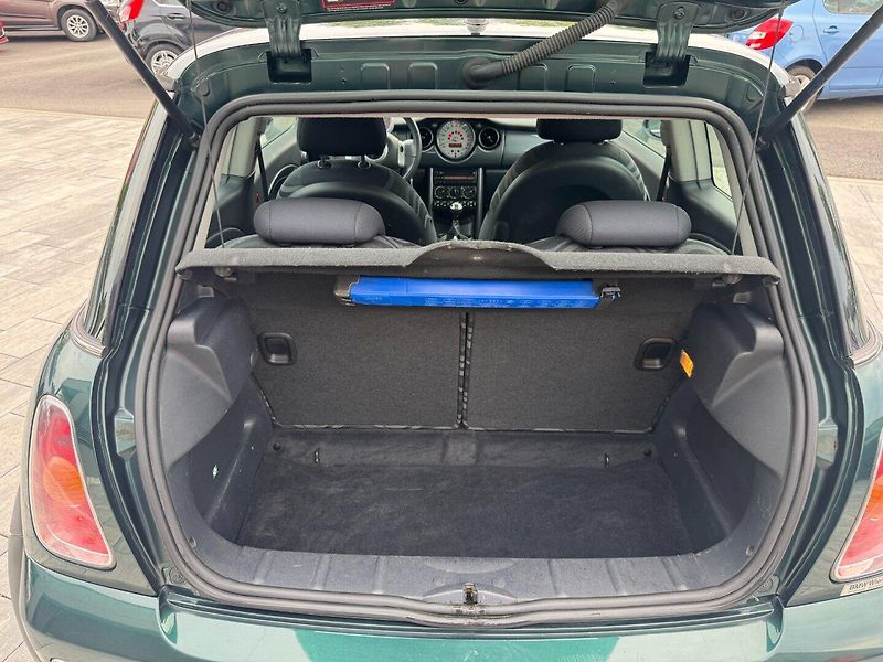 Mini Cooper (2003) One 1.6i 66kW - fotka 19 z 24