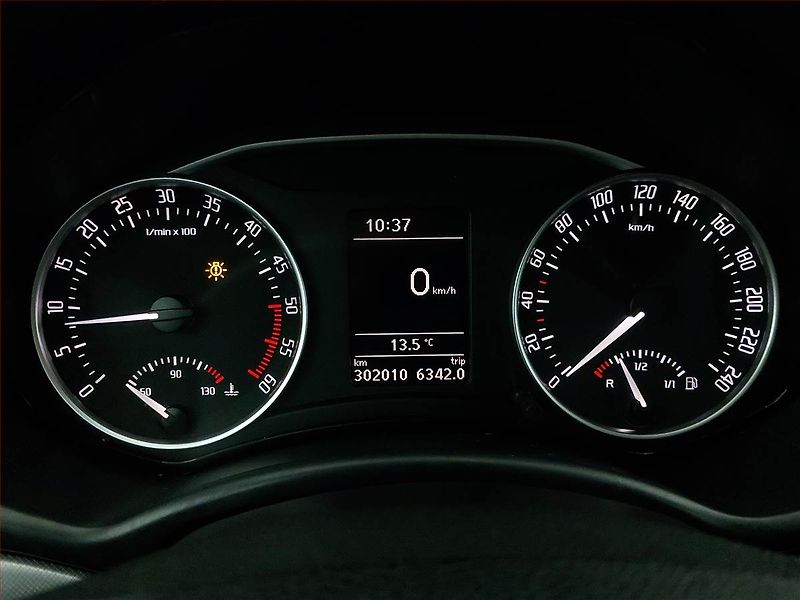 Škoda Octavia (2011) 1.6 TDI, po STK - fotka 11 z 17