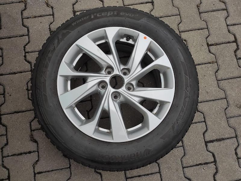 Hyundai Tucson (2019) 1.6 GDI 177k MAN6 TZ, zimáky - fotka 31 z 35