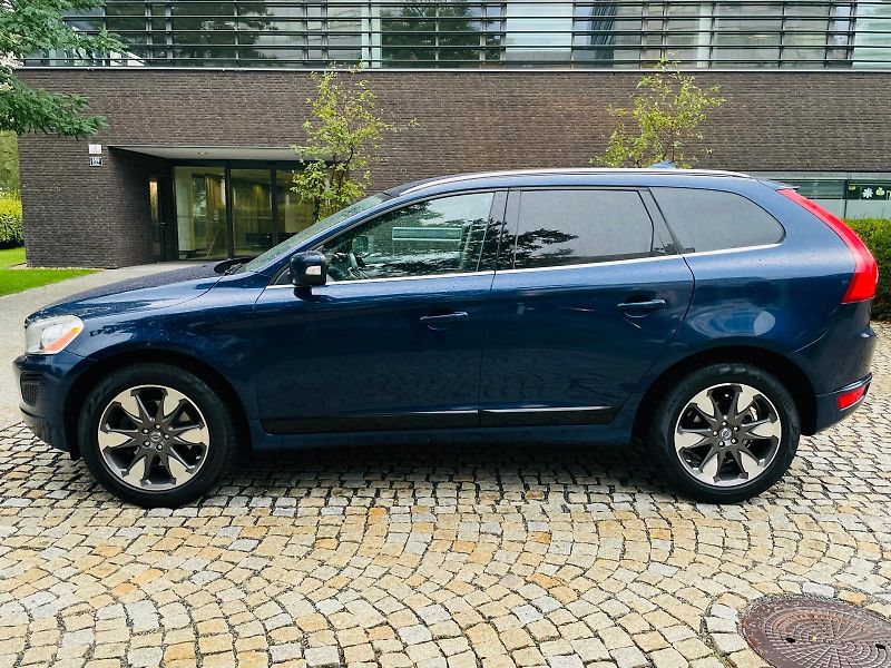 Volvo XC60 2.4D5 5V 4x4 AUT TAŽNÉ SERVISK - fotka 18 z 47