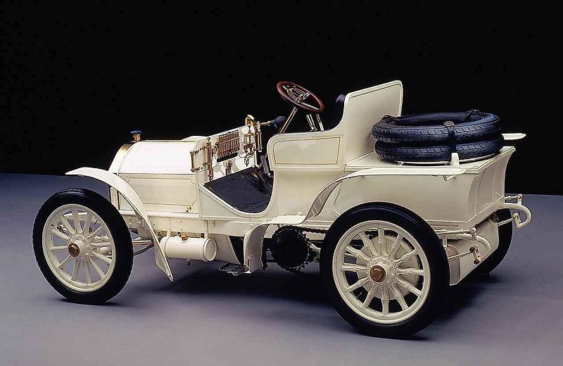 První vůz se jménem Mercedes ve firemním muzeu ve Stuttgartu
