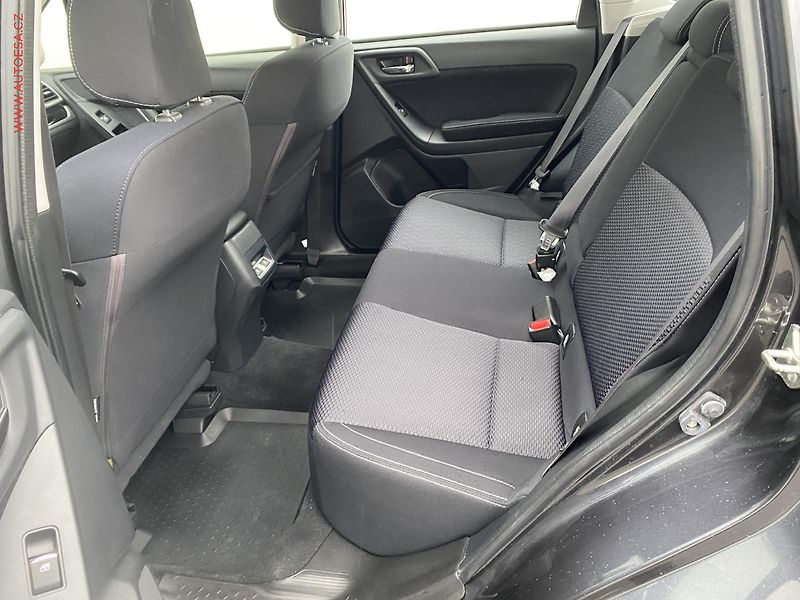 Subaru Forester (2017) 2.0 i AWD, AT, kamera, TZ - fotka 10 z 18