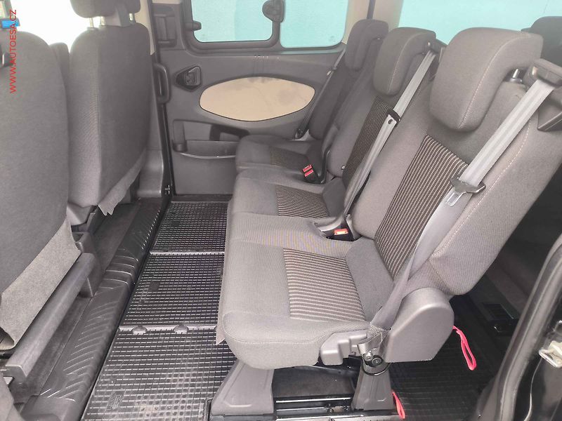 Ford Tourneo Custom (2014) 2.2TDCi L2 9míst, Trend, AC - fotka 10 z 19