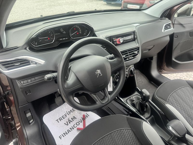 Peugeot 2008 (2013) 1,2(60KW), ČR - fotka 13 z 29
