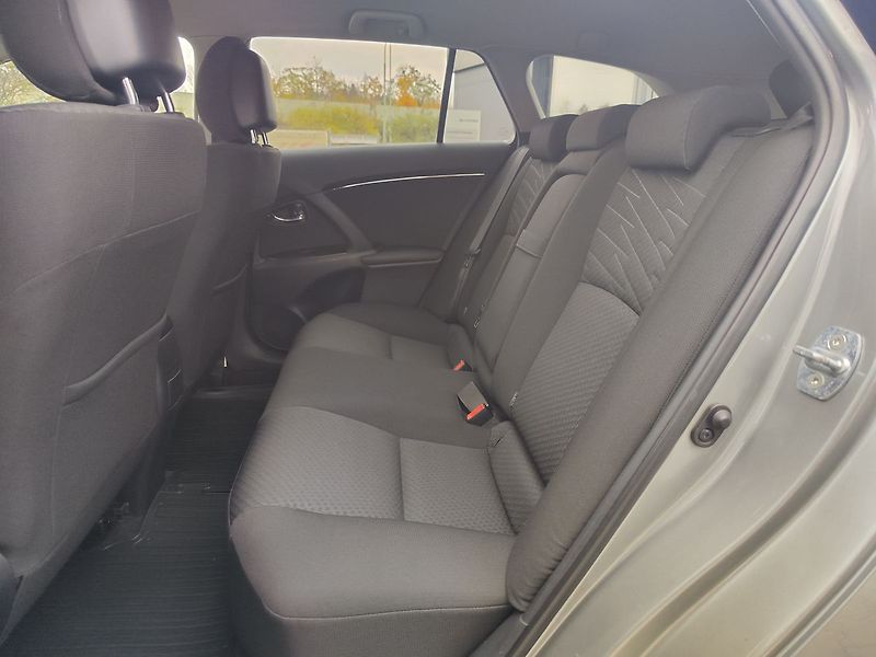 Toyota Avensis 2.2 D-4D/110kW Původ ČR. - fotka 12 z 27