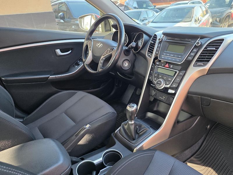 Hyundai i30 1.4-TOP VÝBAVA-AUT.KLIMA - fotka 3 z 15