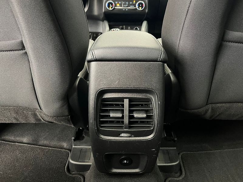 Ford Kuga 2.5 Duratec HEV TITANIUM - fotka 35 z 51