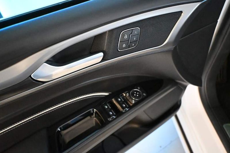 Ford Mondeo (2021) 2.0 VIGNALE 140 KW LED ACC Mas - fotka 20 z 39