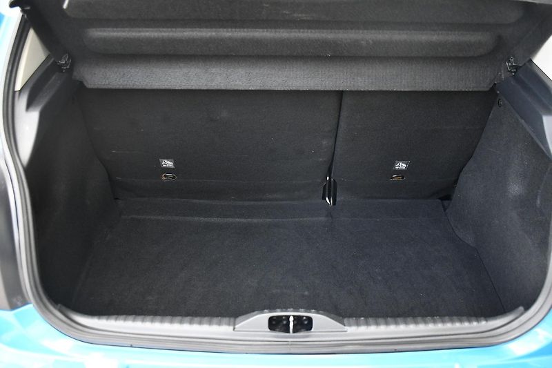 Citroën C3  1.6BlueHDi 75 S&S SHINE ČR - fotka 27 z 31