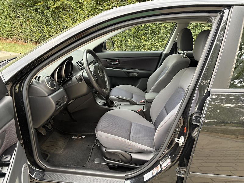 Mazda 3 1.6 Sport Active - fotka 18 z 26