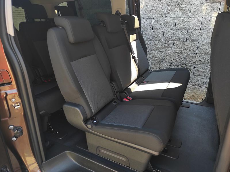Toyota ProAce Verso 2,0D-4D130kW,L2, Shuttle,ČR - fotka 12 z 44