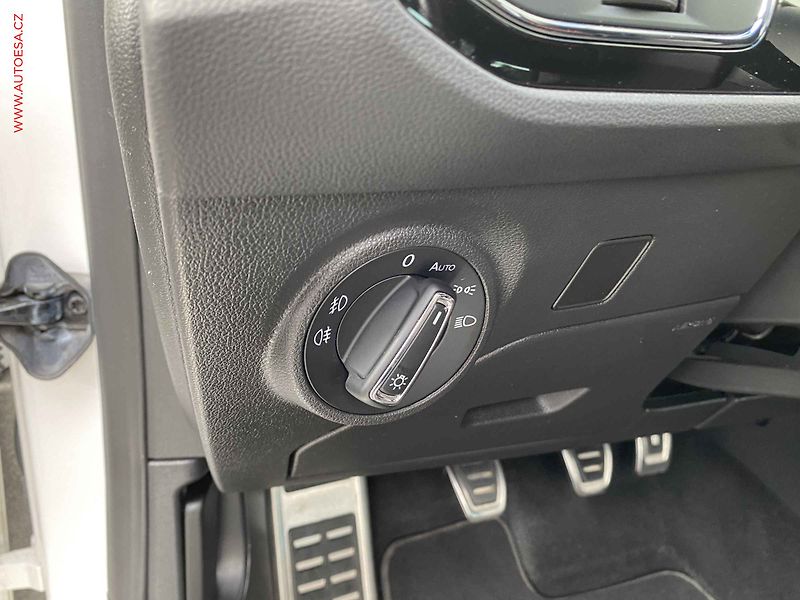Seat Leon (2019) 1.5 TSi, 1.maj,ČR, LED, AC - fotka 15 z 18