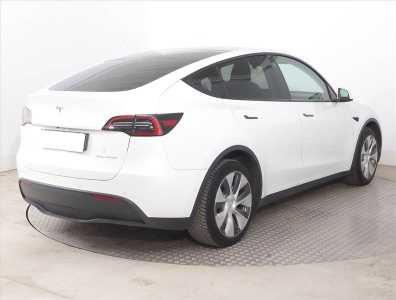 Tesla Model Y (2022) Long Range AWD 79kWh, SoH 93% - fotka 5 z 21