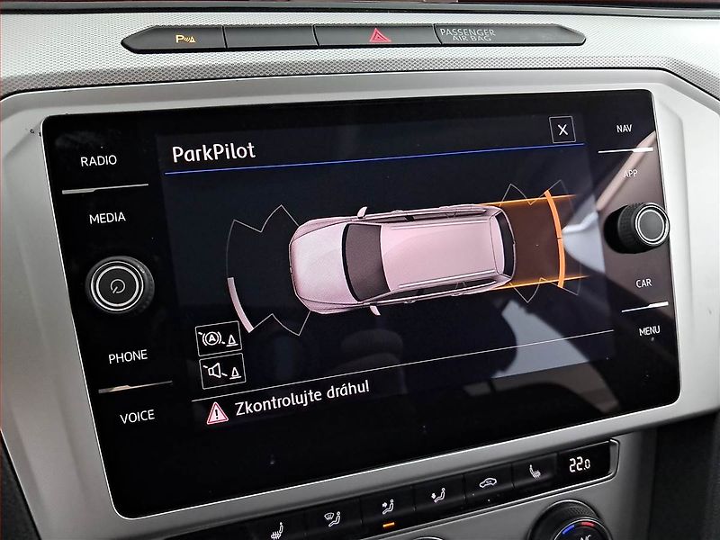 Volkswagen Passat (2018) 2.0 TDI, Automat, Navi - fotka 17 z 21