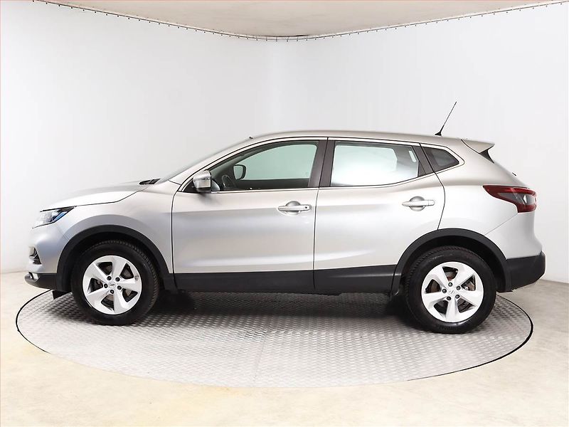 Nissan Qashqai (2021) 1.3 DIG-T, Tempomat - fotka 3 z 14