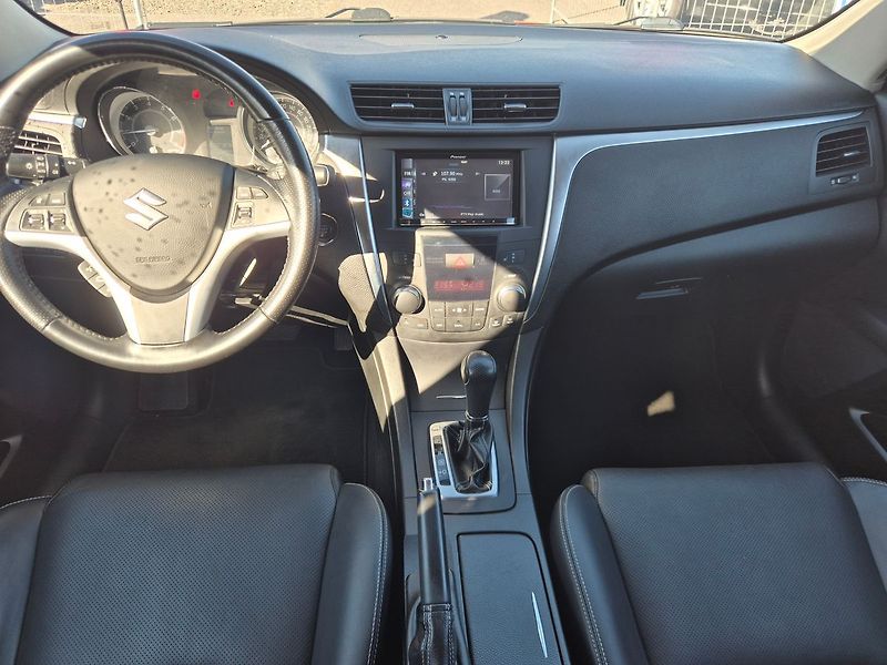 Suzuki Kizashi 2.4i 131kw,LPG,4WD,WEBASTO - fotka 11 z 24