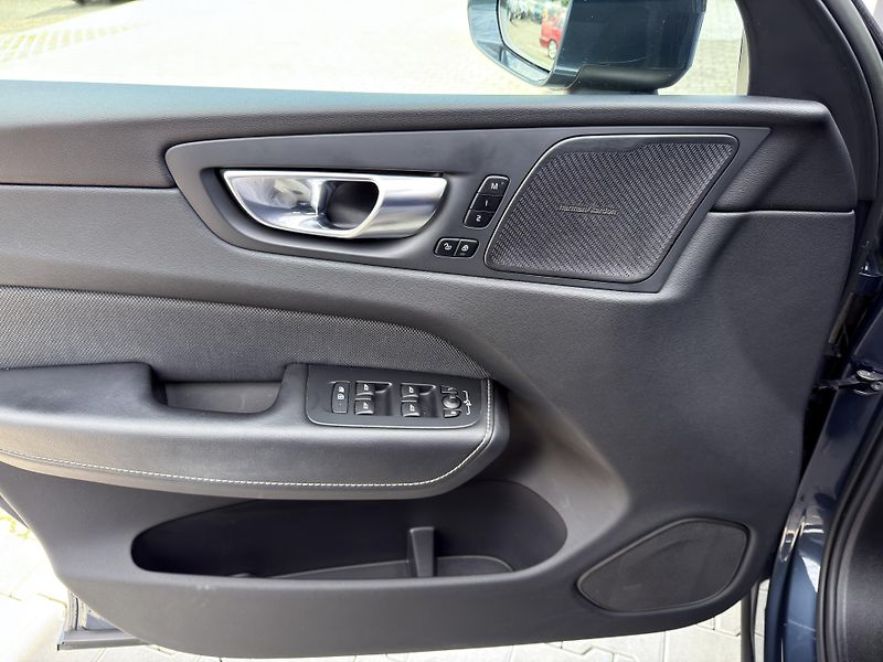 Volvo XC60 T8 AWD RECH.+sada zimních kol  - fotka 10 z 51