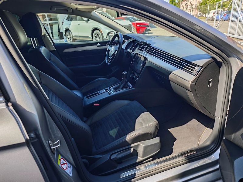 Volkswagen Passat (2017) 2.0 TDi Highline ACC Manuál - fotka 11 z 36