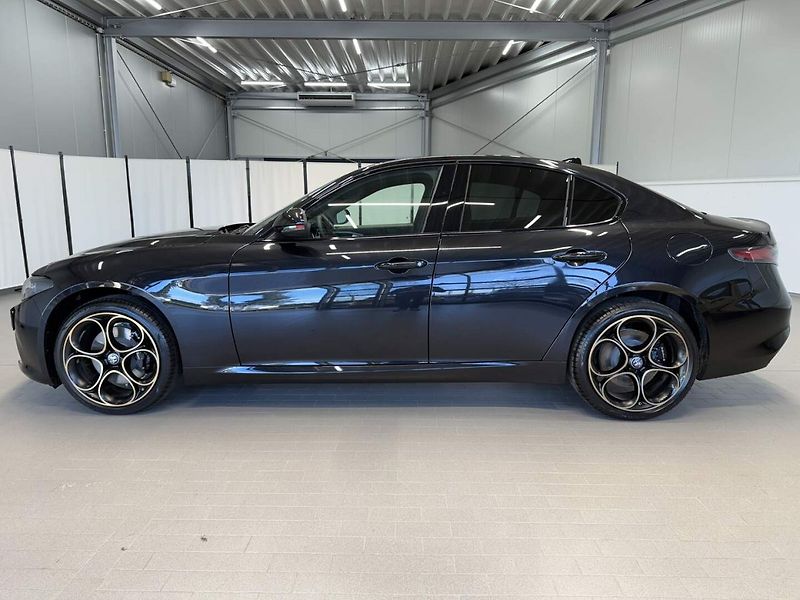 Alfa Romeo Giulia (2025) 2.0 Turbo 280k AT8 AWD  INTENS - fotka 2 z 23
