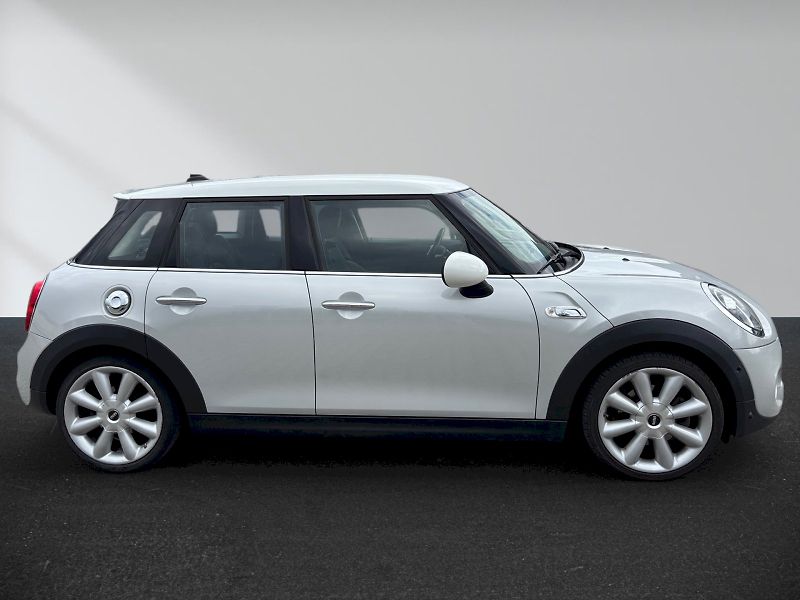 Mini Cooper (2018) S 141 kW 5 dveří - fotka 7 z 26