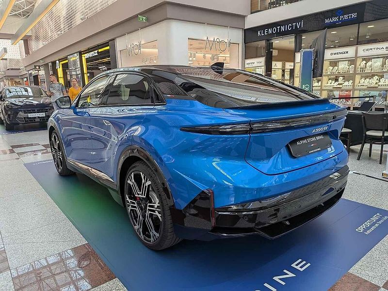 Lidé poprvé v Česku uvidí nové modely vozů Alpine A390 a Mitsubishi Eclipse Cross v brněnské Olympii. Výstava potrvá do konce května a její součástí budou i testovací jízdy.
