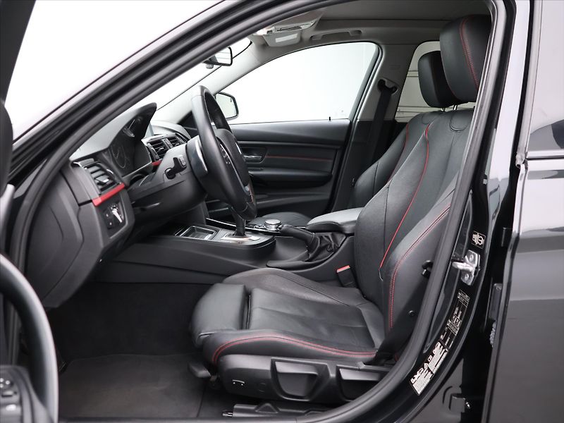 BMW Řada 3 3,0 330d 210kW Aut. xDrive - fotka 12 z 36