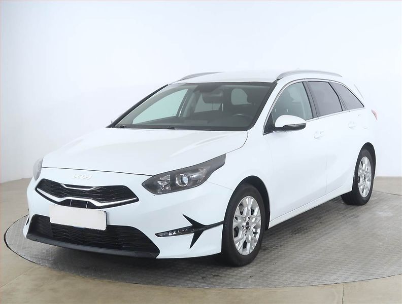 Kia Ceed (2022) Gold 1.6 CRDi MHEV, Serv.kniha - fotka 2 z 17