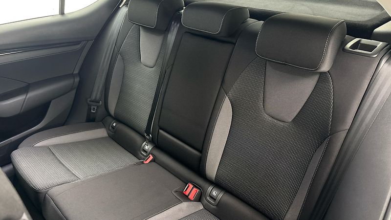 Škoda Octavia 2.0 TDI DSG Ambition - fotka 16 z 24
