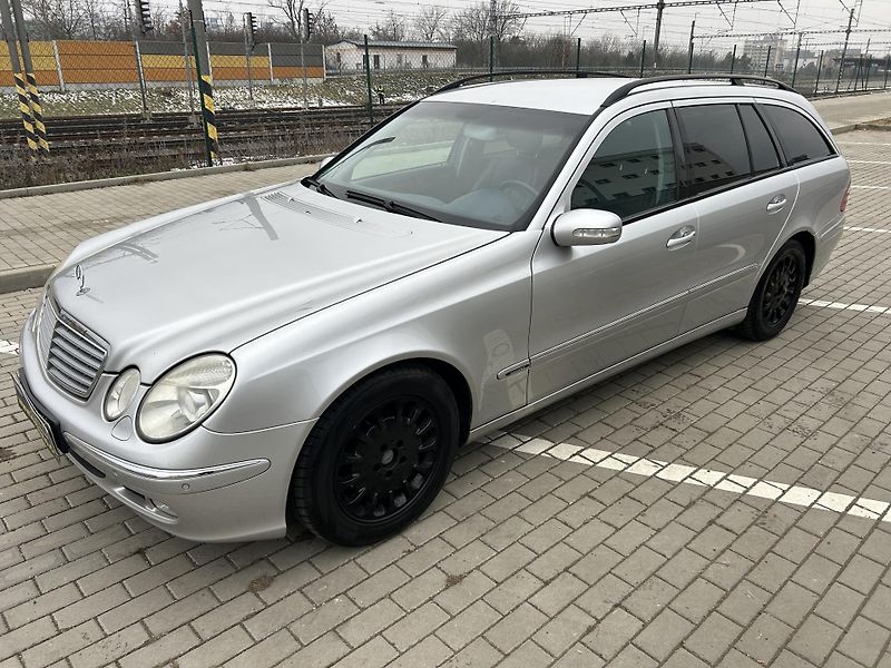 Mercedes-Benz Třídy E E 220 CDI Elegance - fotka 21 z 35
