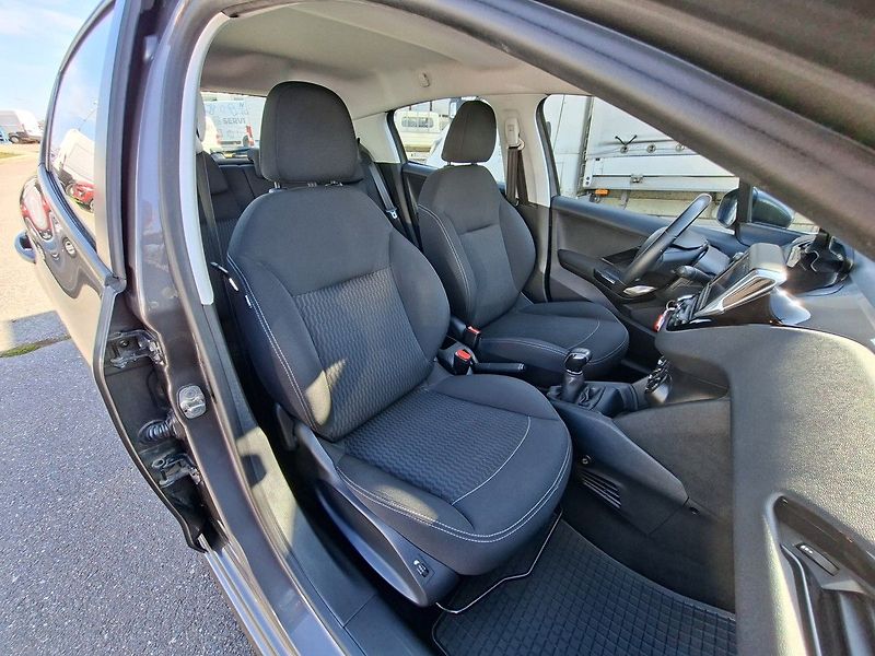 Peugeot 208 ACTIVE 1.2 PT 82k M5 - fotka 15 z 22