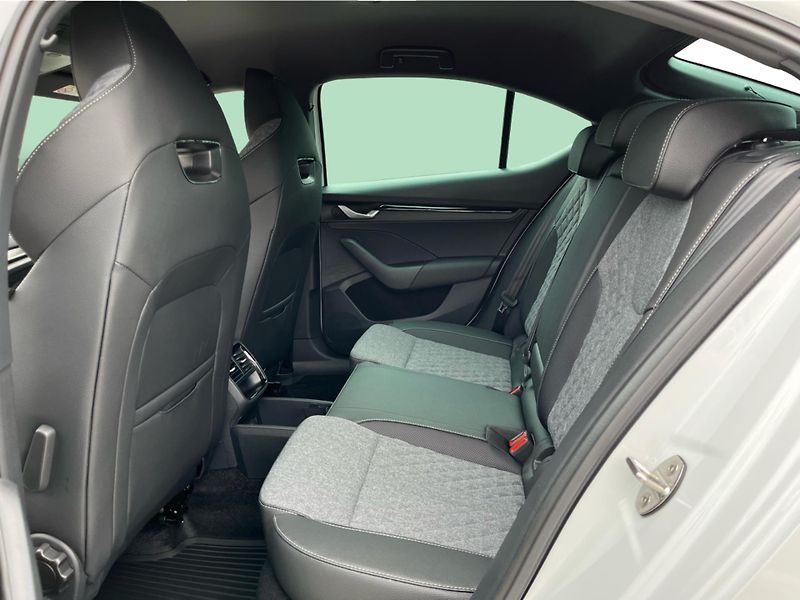 Škoda Octavia 2.0 TDi 110 kW SPORTLINE DSG - fotka 12 z 30