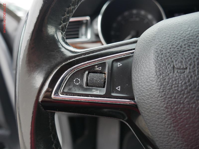 Škoda Superb (2013) 2.0 TDi 4x4, ČR, Elegance - fotka 18 z 22