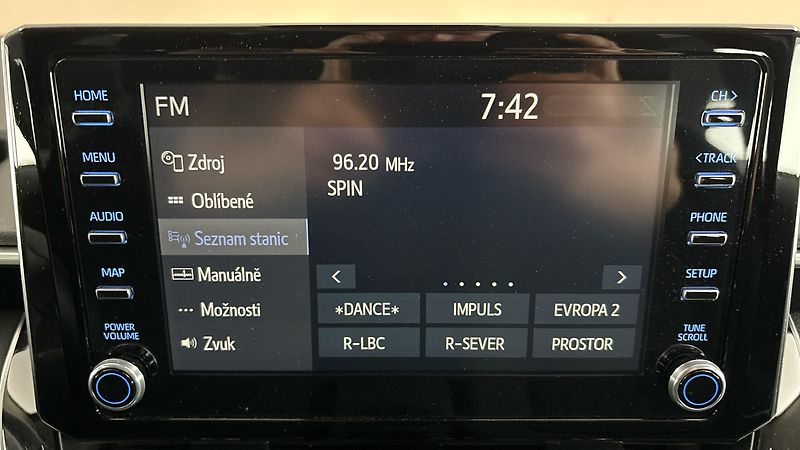 Toyota Corolla 1.8 Hybrid AUT Active Sedan - fotka 11 z 25