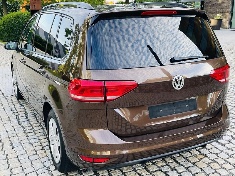 Volkswagen Touran 1.2TSI MANUÁL 7MÍST SERVISKA - fotka 16 z 42