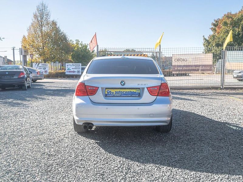 BMW Řada 3 (2011) 325i 160KW mat HK – NAVIGACE - fotka 6 z 52