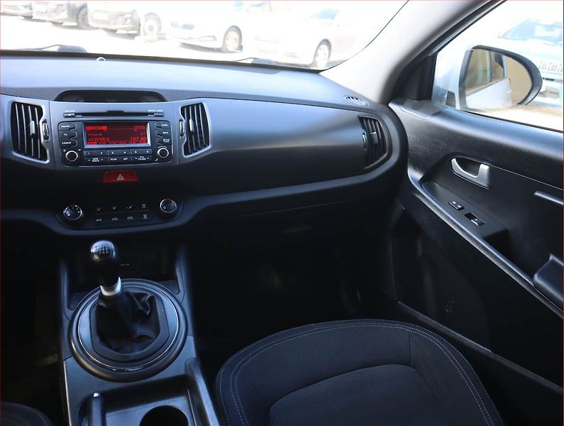 Kia Sportage (2010) 1.6 GDI, Serv.kniha, Tempomat - fotka 8 z 16