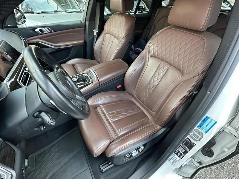 BMW X5 3,0 xDrive 30d M-SPORT LASER - fotka 13 z 38