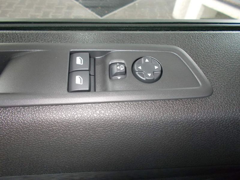 Opel Vivaro (2026) L2 (L) Combi 2.2 CDTi (132kW/1 - fotka 28 z 30