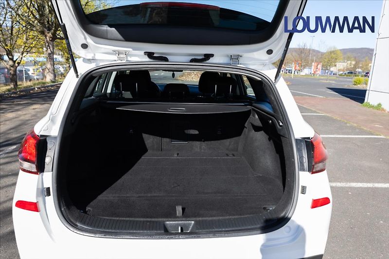 Hyundai i30 1,4 T-GDI Trikolor - fotka 17 z 21